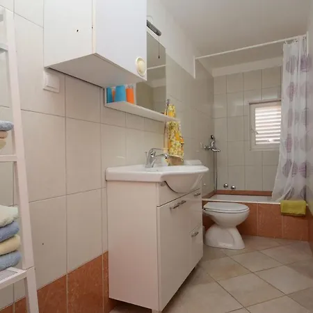 Apartman Karbuni 13217c *